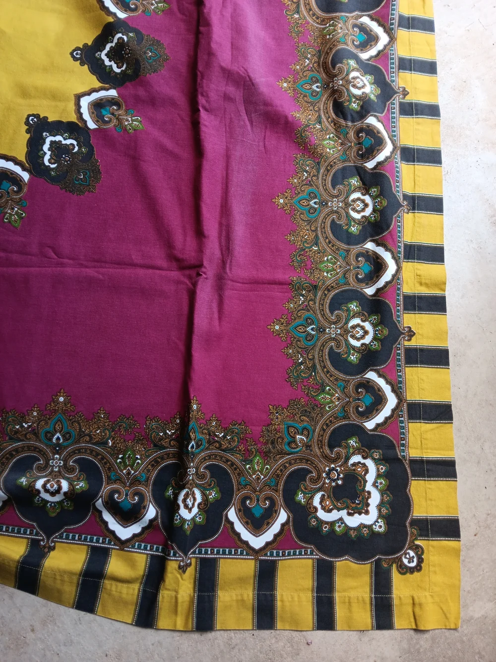 Williams Sonoma Foulard Paisley Chartreuse Merlot Tablecloth